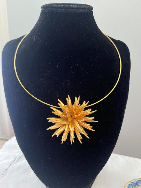 Sunburst Brooch/Pendant on Choker Wire